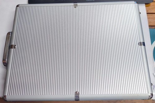Leerer hochwertiger koffer - leerer,